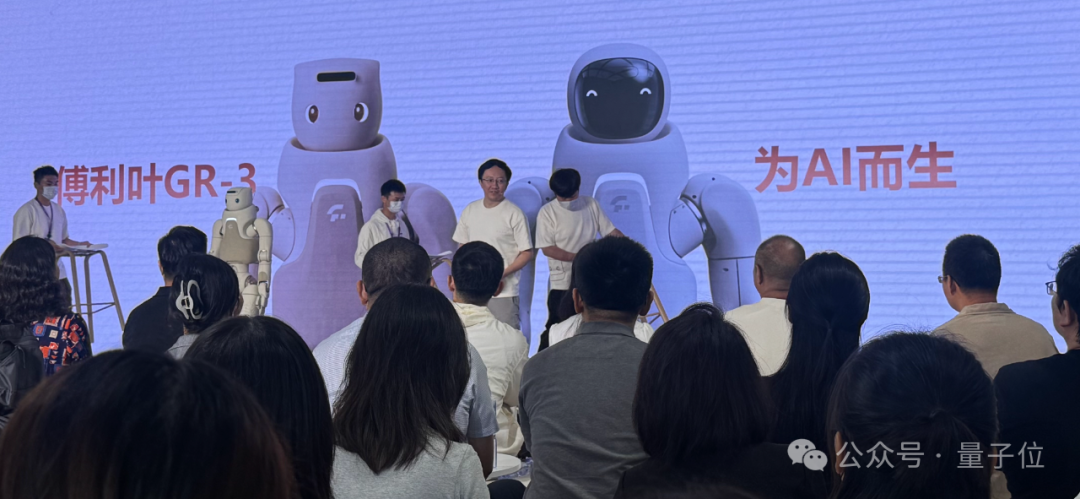 长得这么“乖”的人形机器人，第一次见