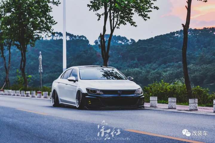 奢适宽体轿跑大众凌渡自带宽体效果简直是姿态神器