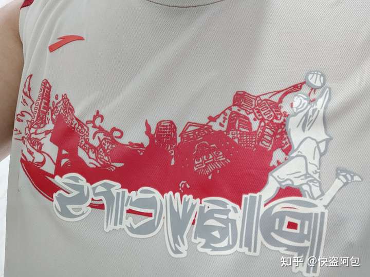 如何看待耐克,阿迪达斯4月天猫销售额同比暴跌,李宁涨超 80% ?