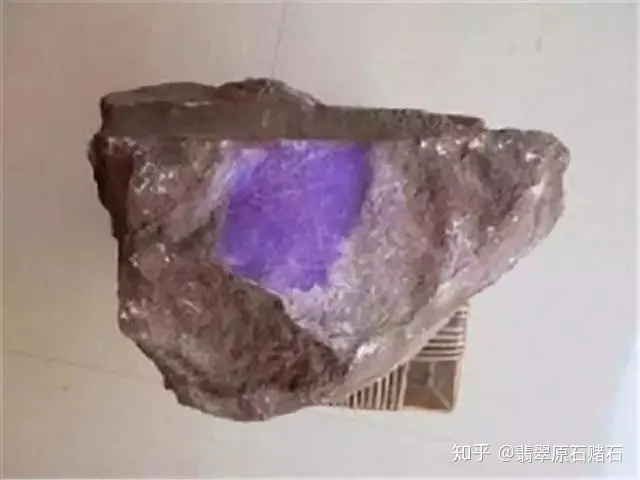 清代紫羅蘭翡翠の原石-
