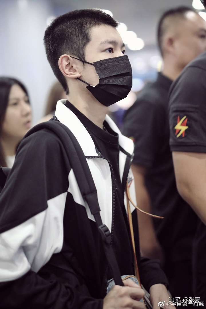 打开 浏览器 继续 留学生 1 人赞同了该回答 易烊千玺是有点扁的吧