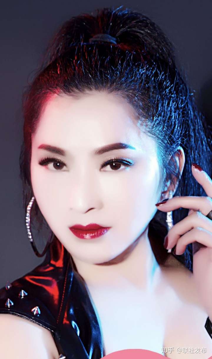 中国女歌手照片图片