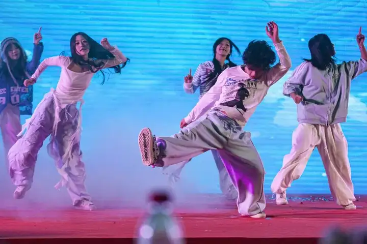 【活力校園】體藝融匯 活力迎新 | 塘棲校區(qū)體育藝術(shù)節(jié)閉幕式暨元旦晚會圓滿落幕!(圖14) 【活力校園】體藝融匯 活力迎新 | 塘棲校區(qū)體育藝術(shù)節(jié)閉幕式暨元旦晚會圓滿落幕!(圖14)