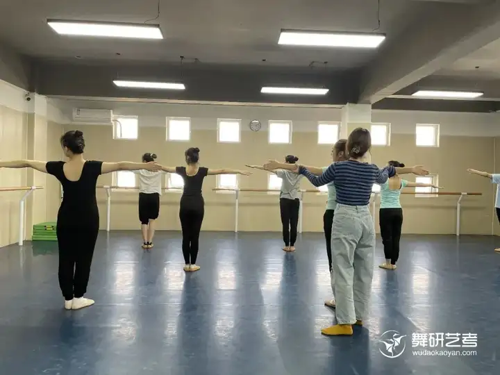 舞蹈生五一假期出游记：舞研5日“观光之旅”，原来他们都在......