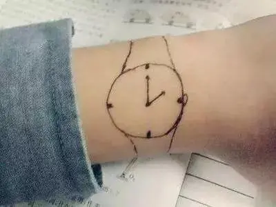 手腕上画的手表图片