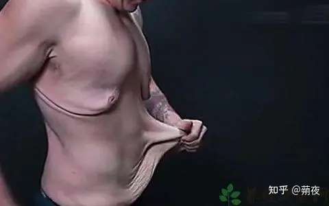 肌肉用则进,废则退,只要坚持训练就会有线条,女孩子又不追求肌肉量,一