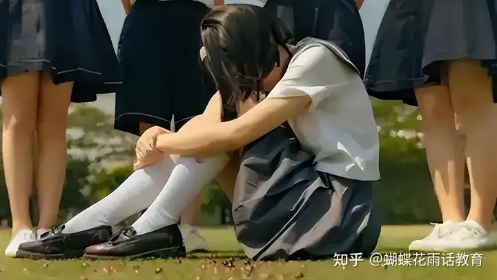 女儿遭遇霸凌，对方不以为意；父亲教科书式出手，霸凌者丧魂失魄