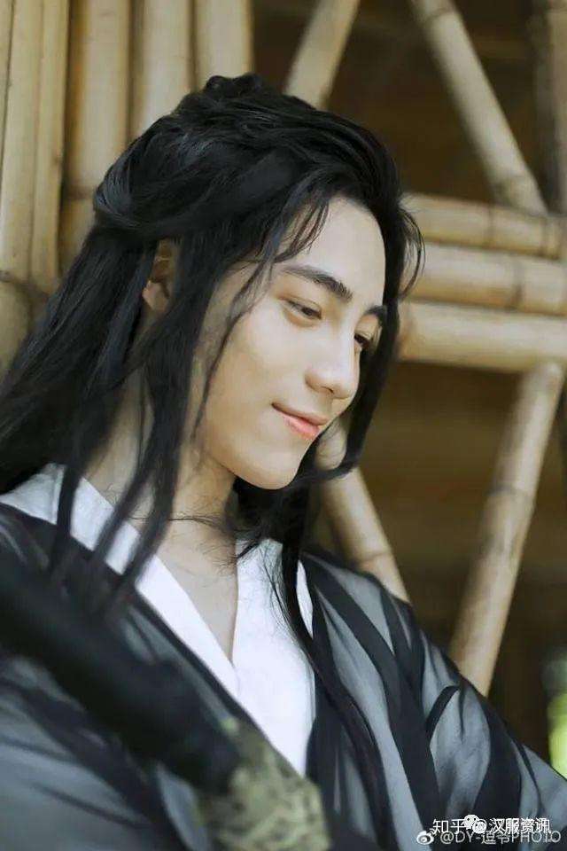 汉服可以有多帅 本以为妖扬够惊艳了 看到鹿荼白 一眼万年 知乎