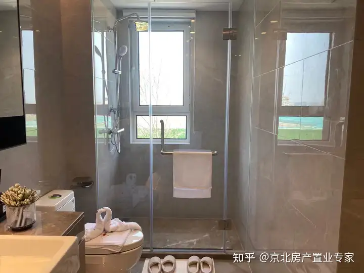 鸿威·翡翠城位于北京后花园美誉的张家口怀来县属于京津冀一体化“环首都经济圈”