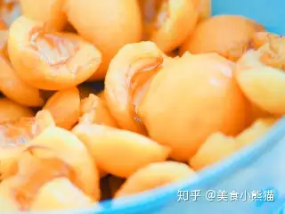 枇杷膏怎么熬？7旬老奶奶把配方和做法都告诉你，润肺止咳零失败(枇杷膏怎么熬好吃又简单)