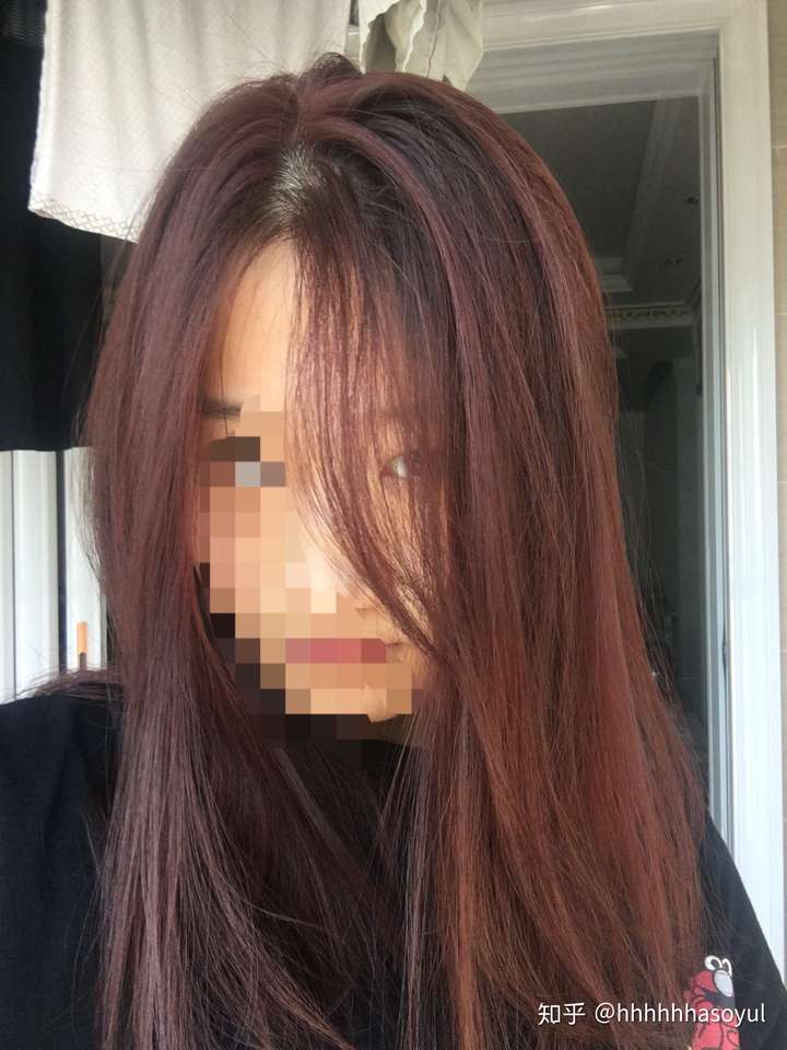 黄黑皮染爱茉莉7p(玫瑰暗红色系)会更显黑吗?