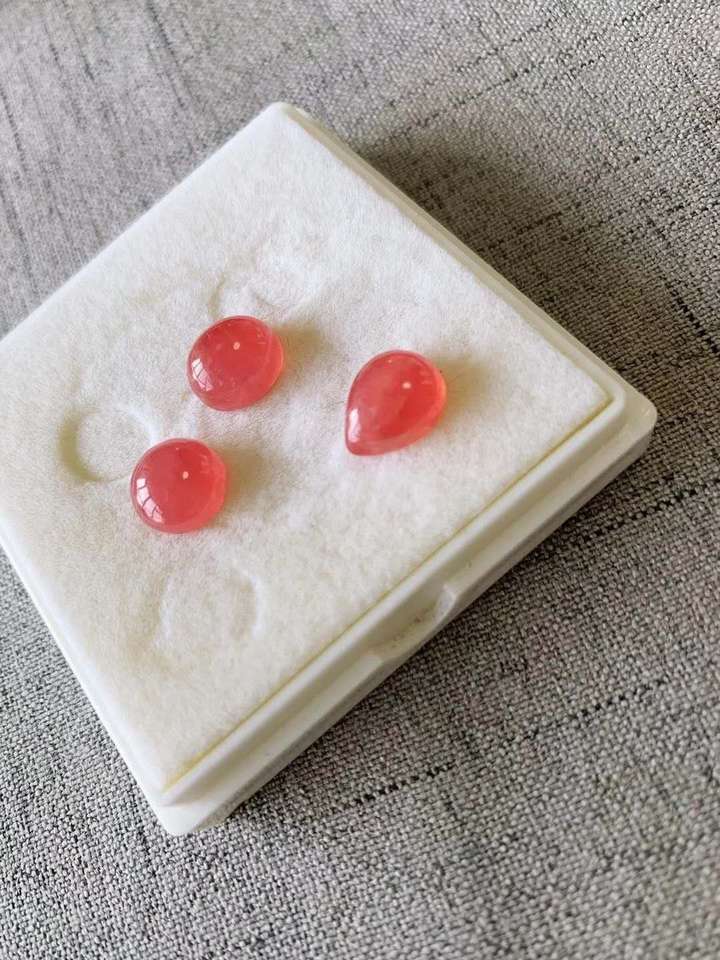 红纹石的功效与作用(红纹石是普通的珠宝吗)插图(10) 红纹石的功效与作用(红纹石是普通的珠宝吗)插图(10)