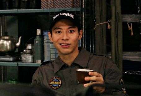 还有特别喜欢伽古拉,表情神态太到位了,有他的镜头随意截个屏就是一张