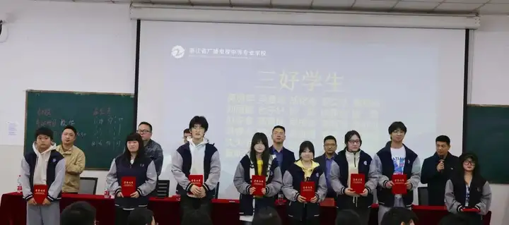 【活力校园】乐育五色铸根基 表彰先进启新程 | 富阳校区春季开学典礼暨表彰大会(图13)