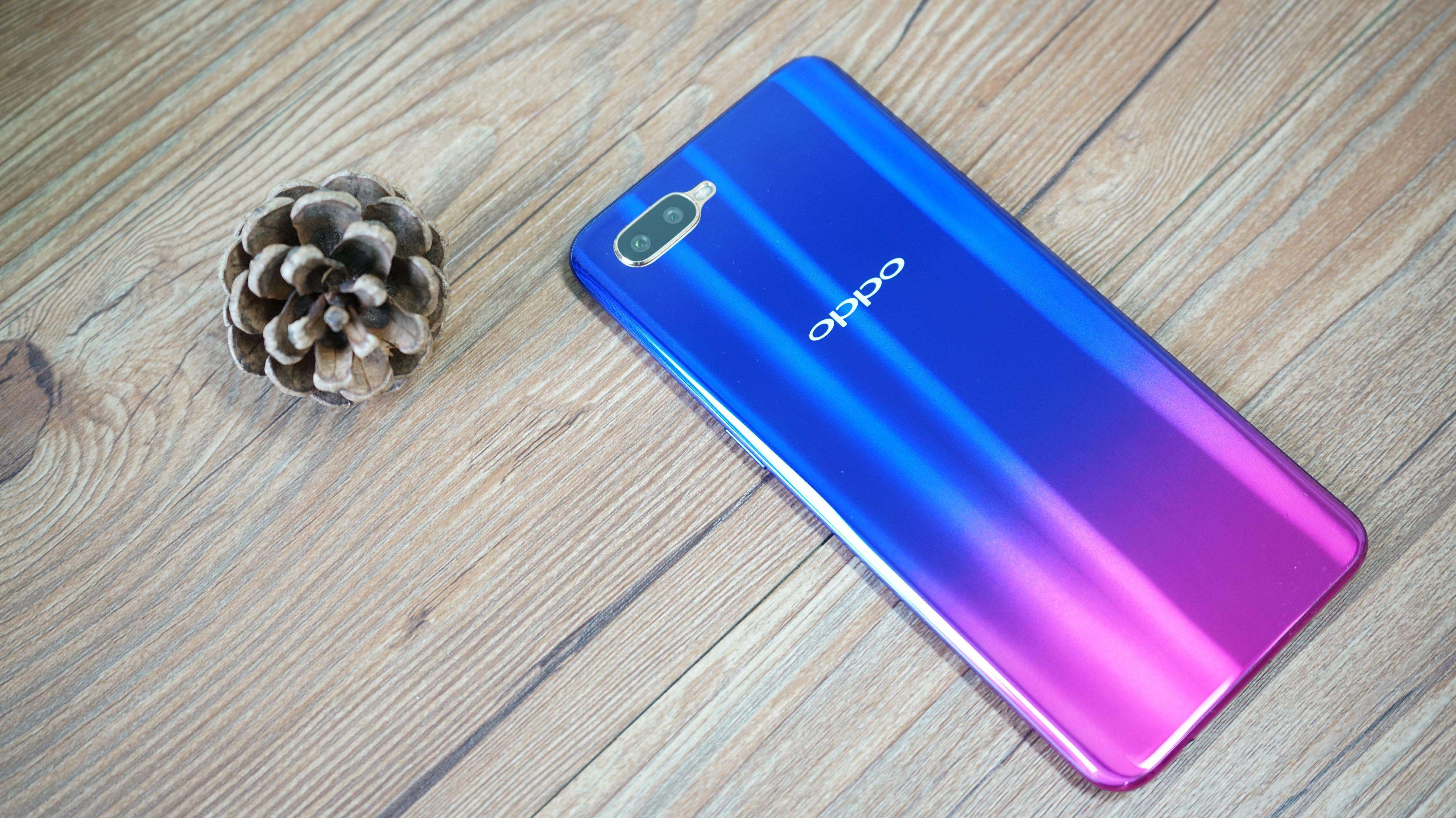 oppok1真机图赏正面采用水滴屏设计屏幕指纹设计提供两个配色梵星蓝和