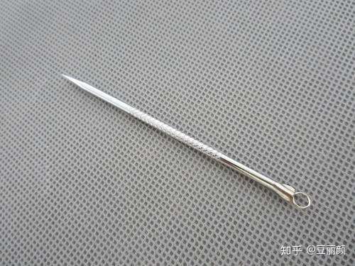 带有针和圆环的粉刺针