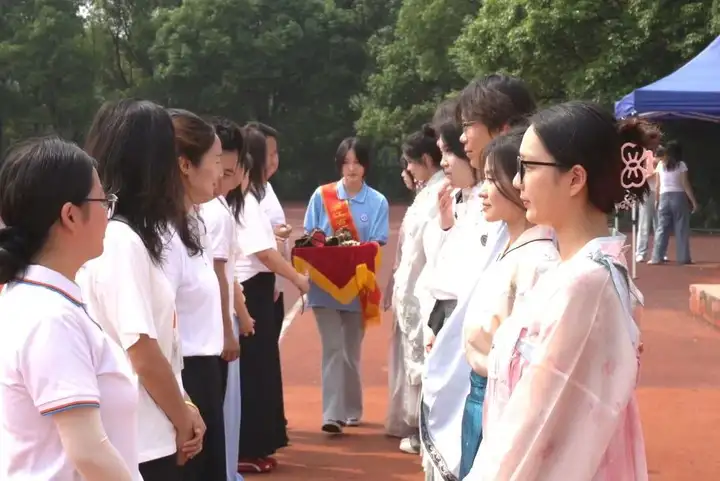 正青春 向未来 | 2025塘栖校区高三成人礼(图18)