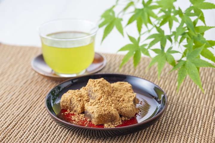 惊为天人不至于,不过先生最近上瘾了一个日本甜点 叫蕨菜糕.