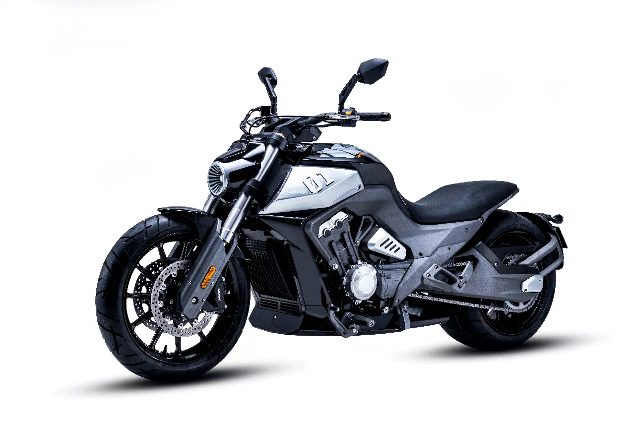 45万国产新四缸奔达lfc700虽然是个巡航车让人觉得和四缸格调不太符合