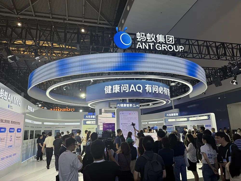 人工智能大会彻底引爆，展区水泄不通，门票炒到2000多，暴走3万步带来最全看点