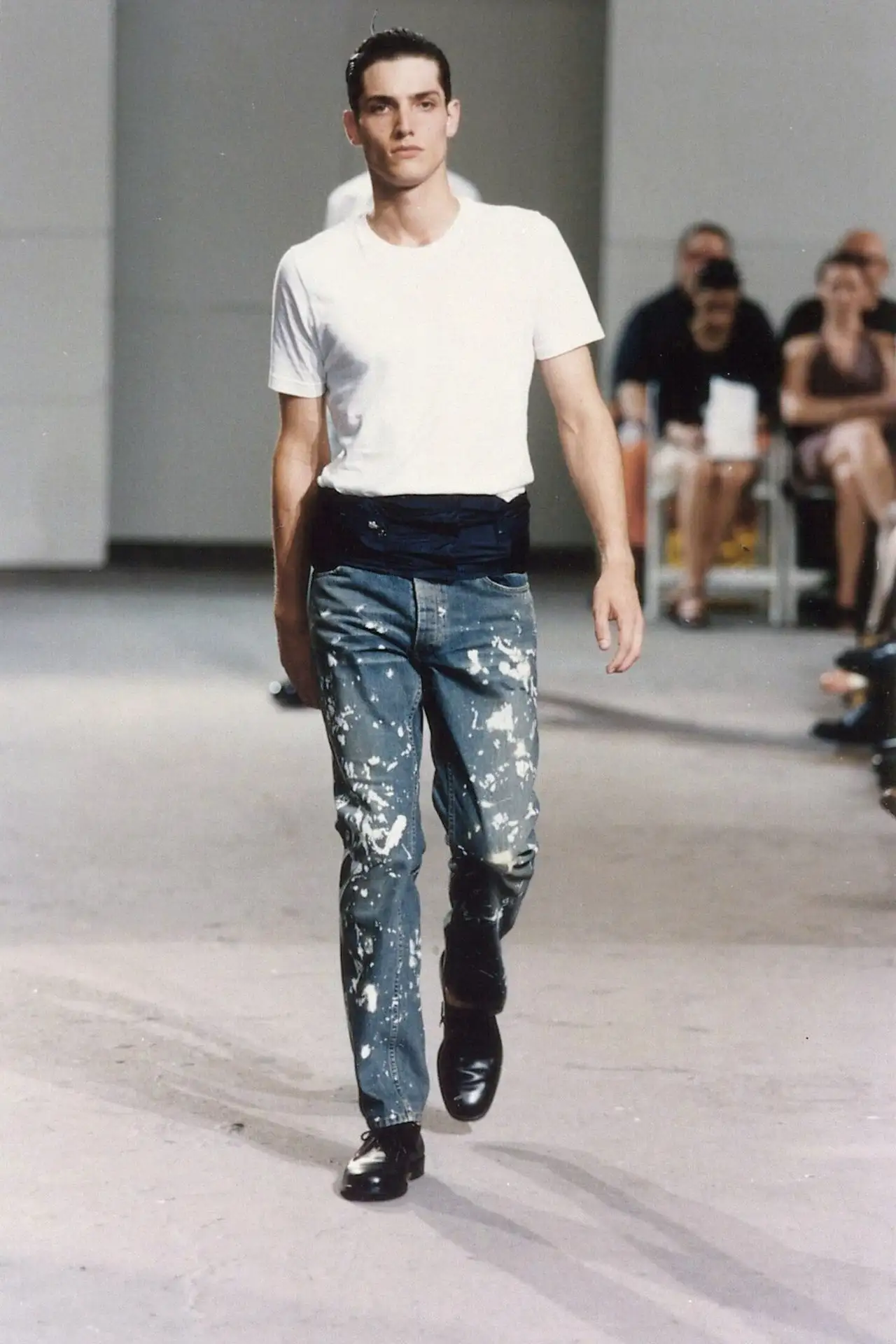 Helmut Lang 1998 秋冬：一场领先行业22 年的伟大系列- 知乎