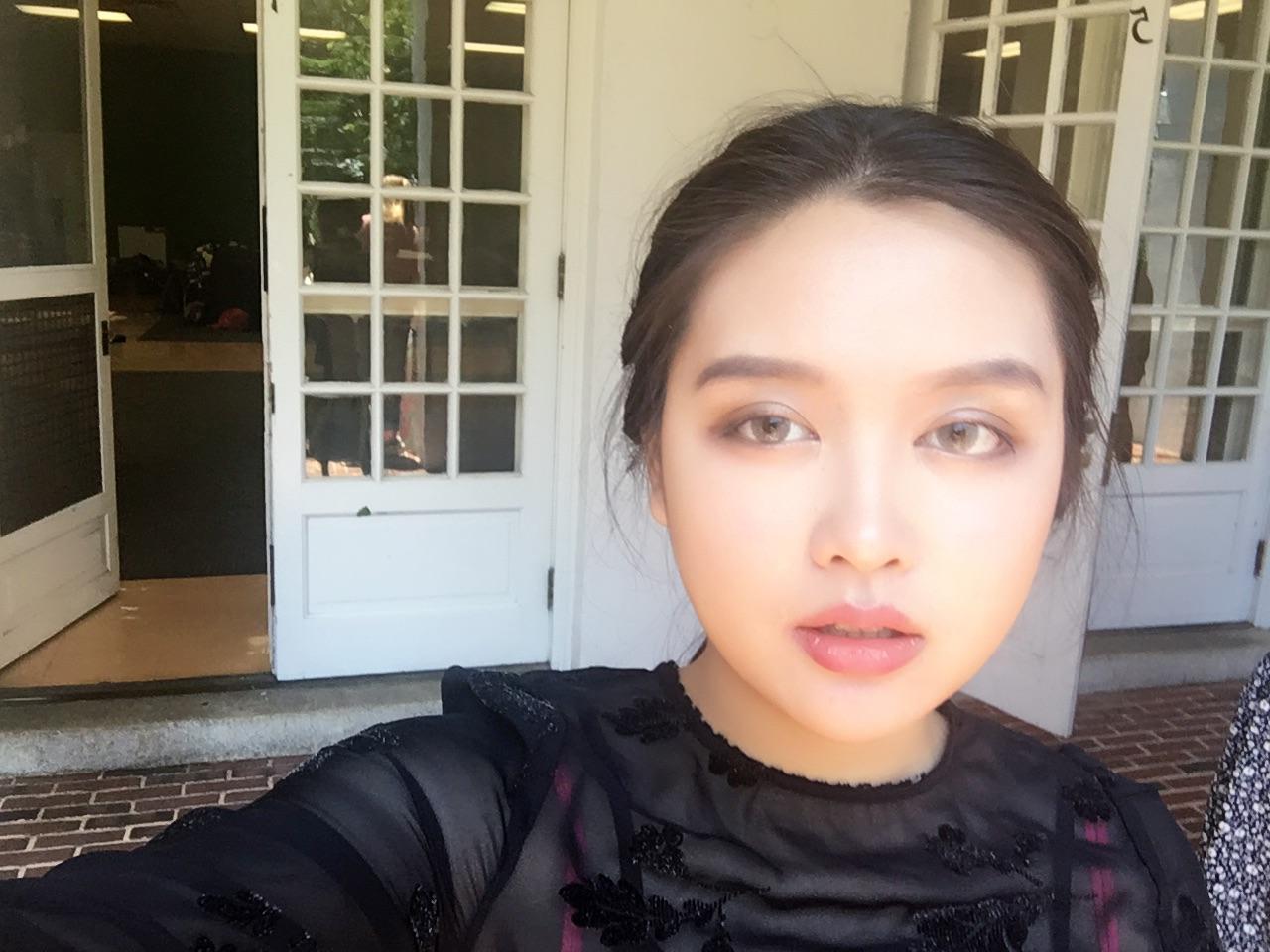脸宽又圆眼睛大的妹子该怎么化妆?