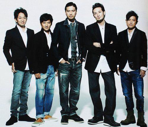 (左起城岛茂,国分太一,长濑智也,松冈昌宏,山口达也)