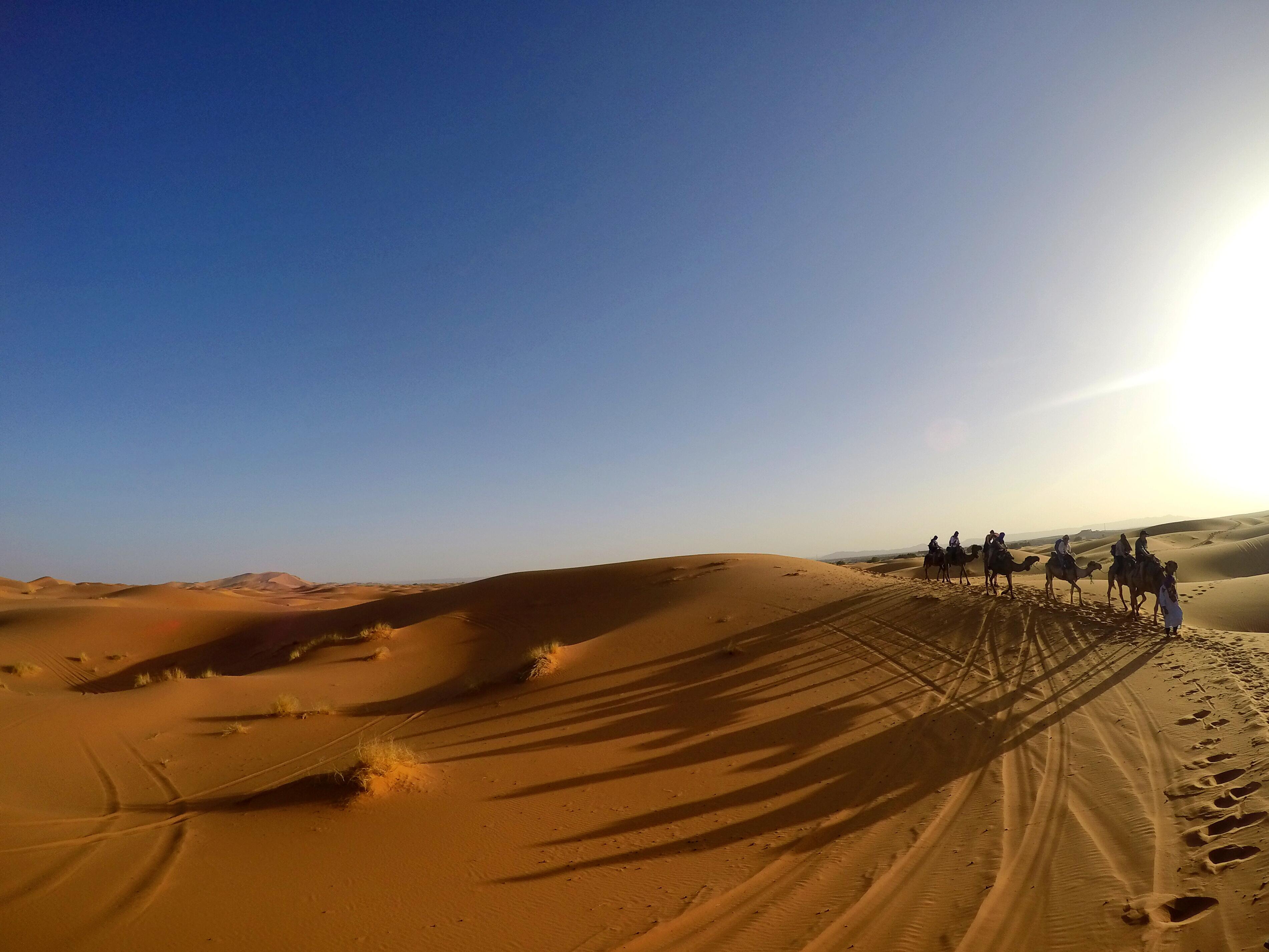 撒哈拉沙漠图片桌面壁纸_最大的沙漠撒哈拉沙漠图片_三千图片网