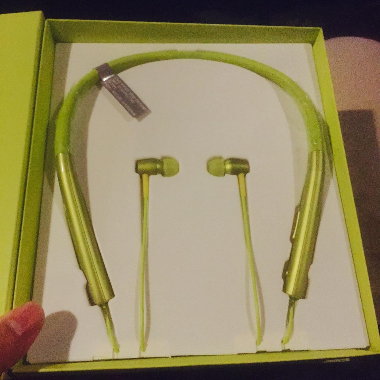 请问Beats Powerbeats2 Wireless和Sony MDR