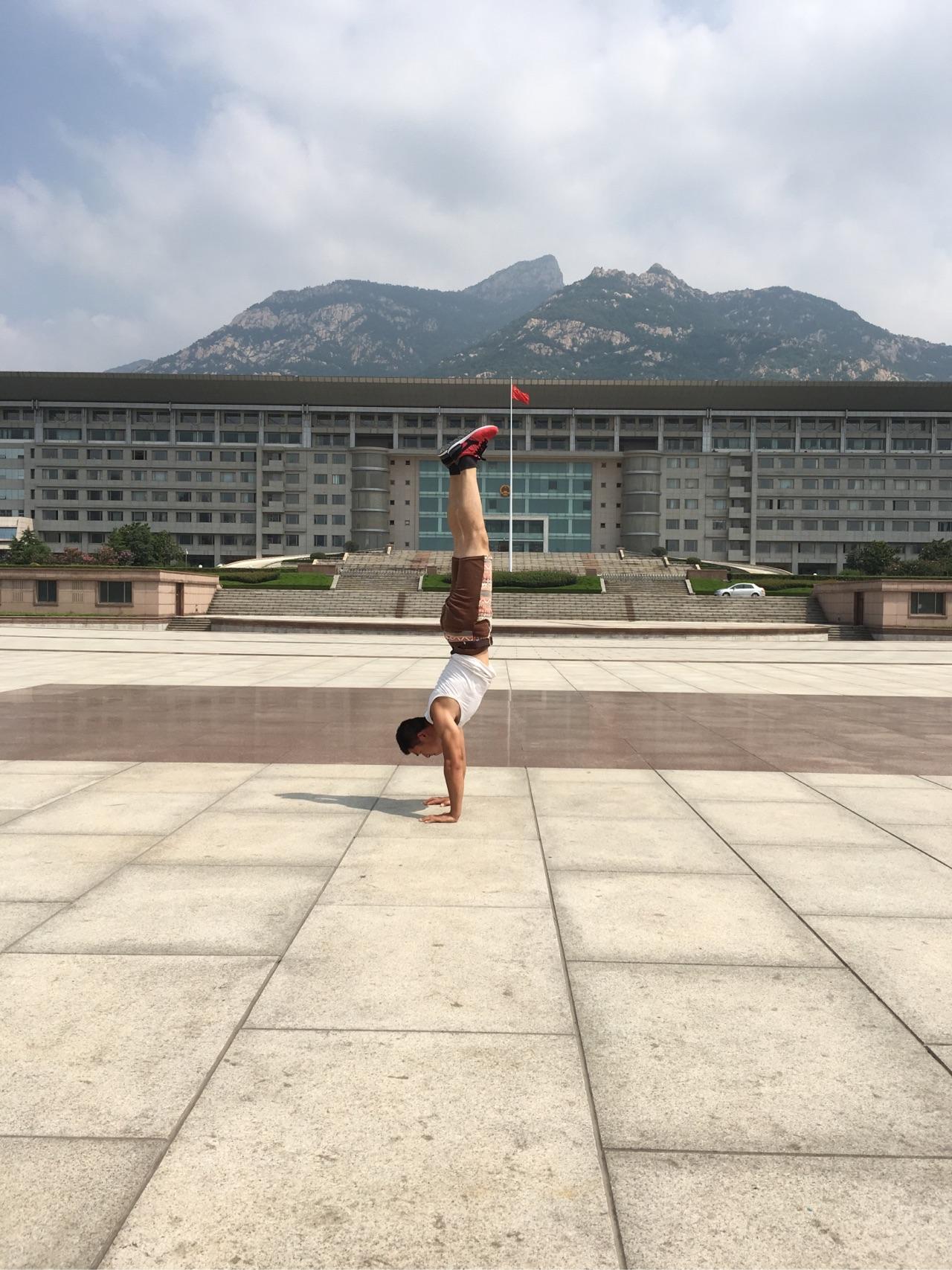 怎么学会倒立最快 8bf2086ef0853579158569da9fa3a3e0_r.jpg