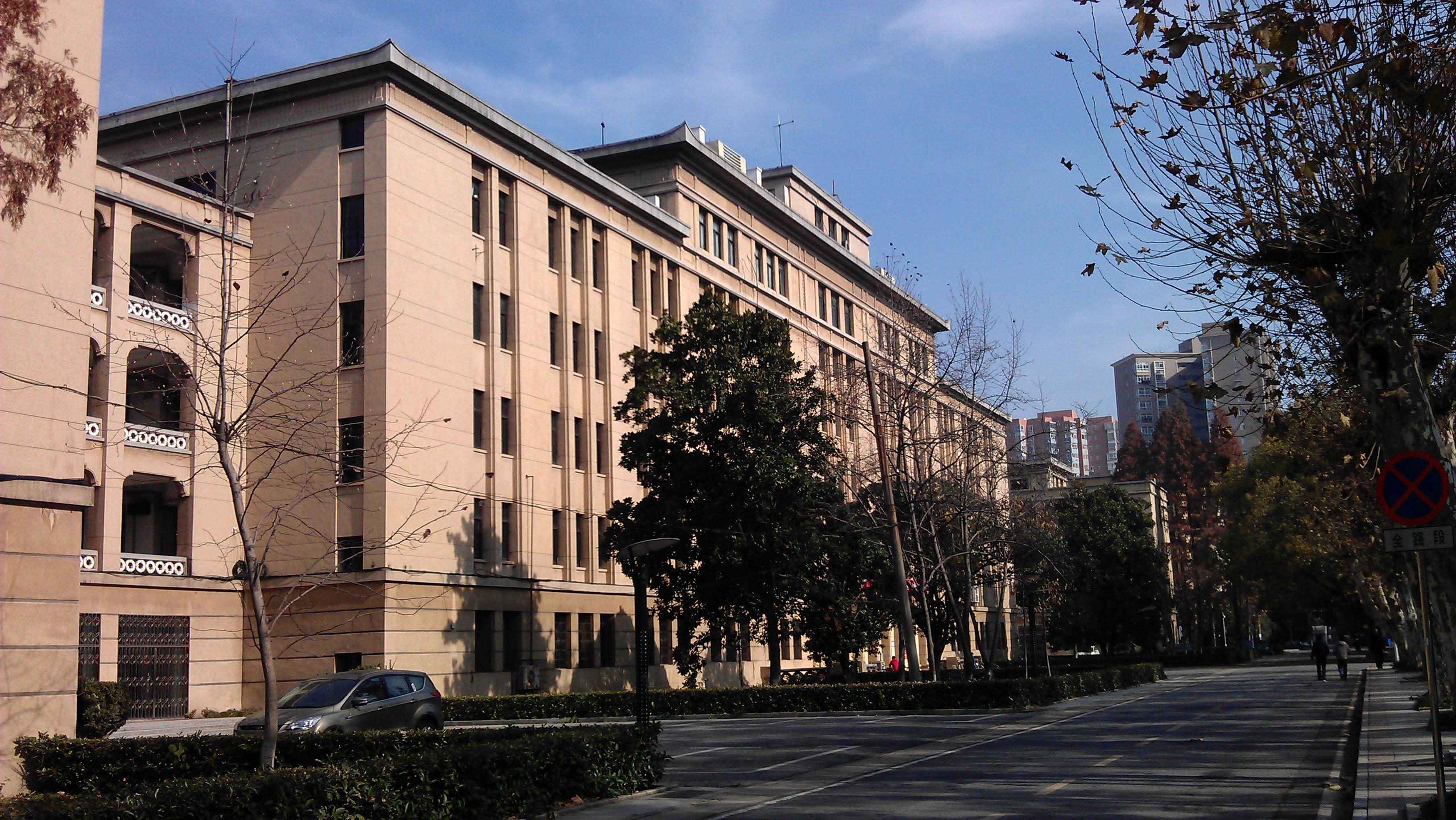 目前中国大学里还有很多苏联式建筑留存么