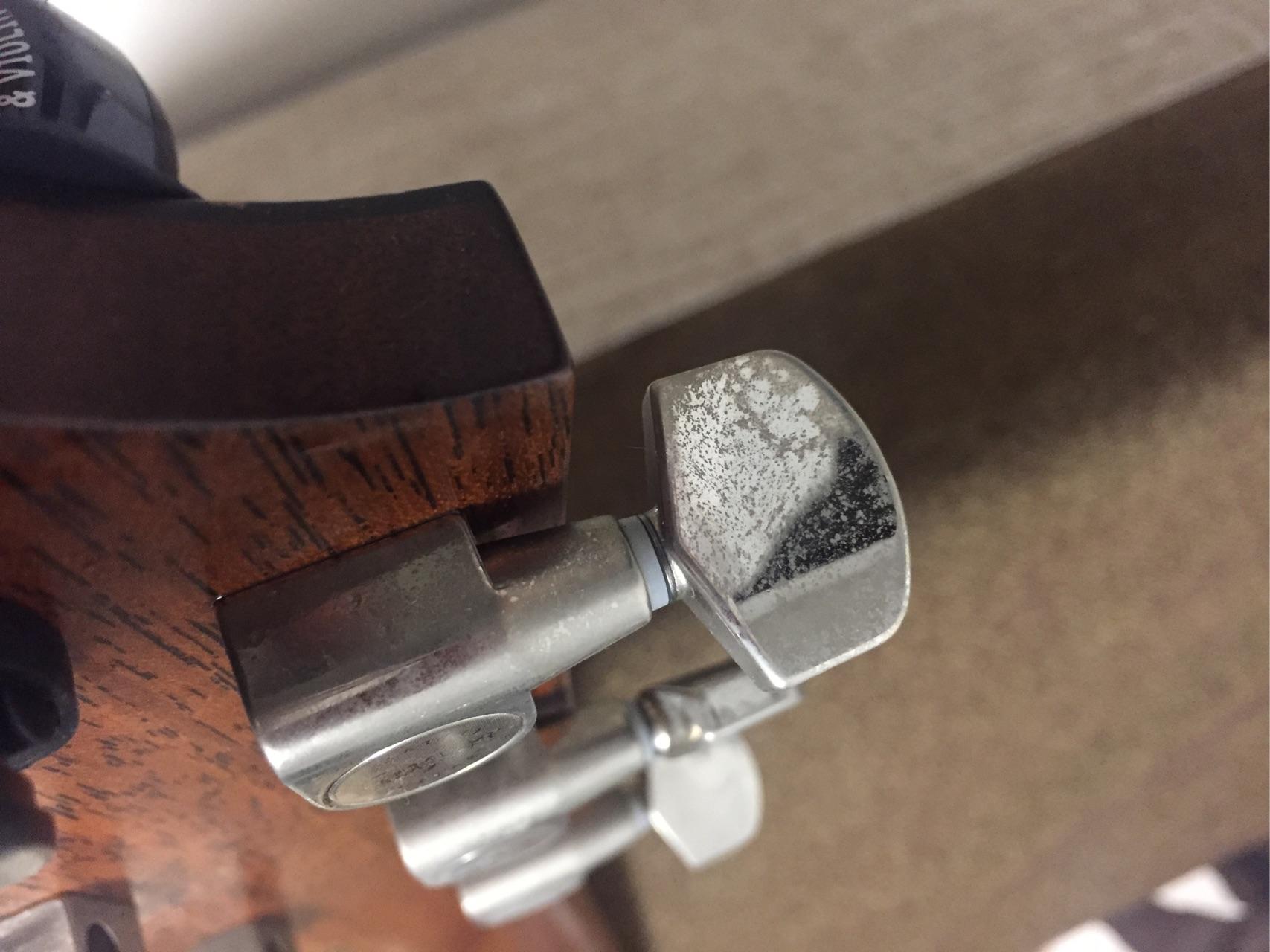 吉他弦钮上的锈