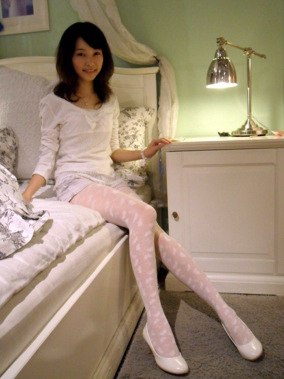 有哪些漂亮/有趣的白色丝袜?