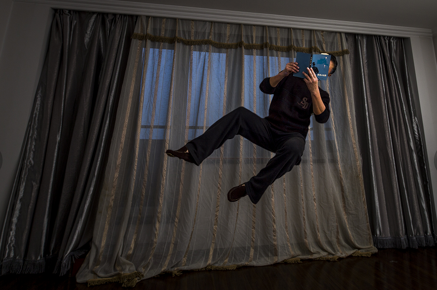 人飞起来的照片是怎么拍出来的