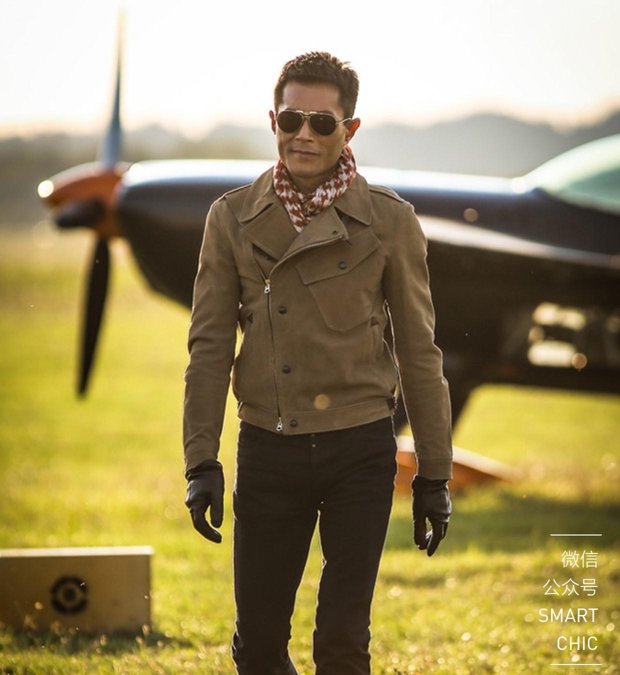 《冲上云霄》里古天乐换了很多造型,却大多逃不出皮衣 围巾的定式