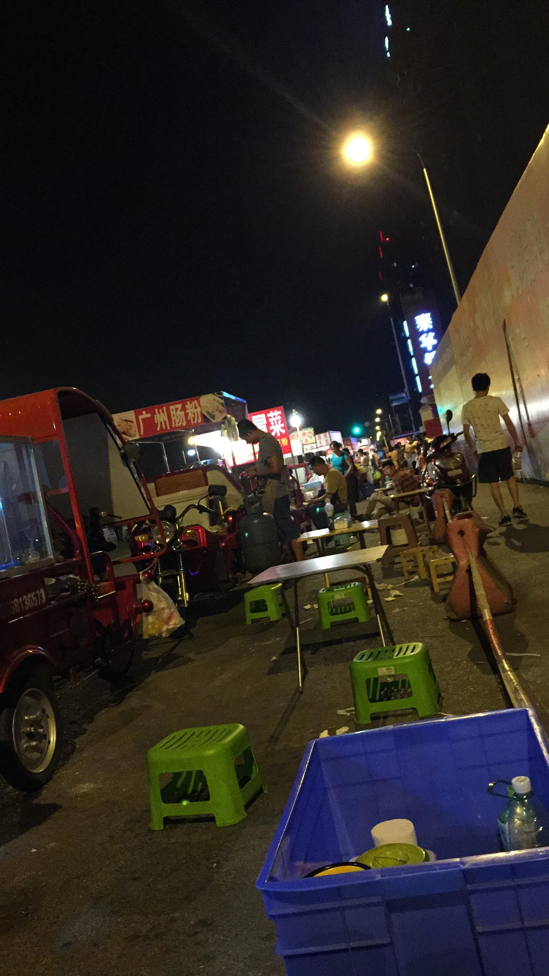 怎样摆地摊 9145afc0c212d64a6414f606c2a43dec_r.jpg