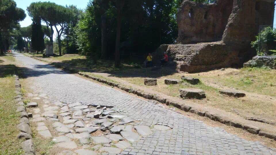 的老妈为了退休后的欧洲游准备开始学英语,该