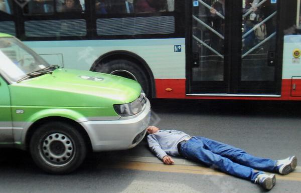 当你被人强行拖拽做到这3点谁都会帮你