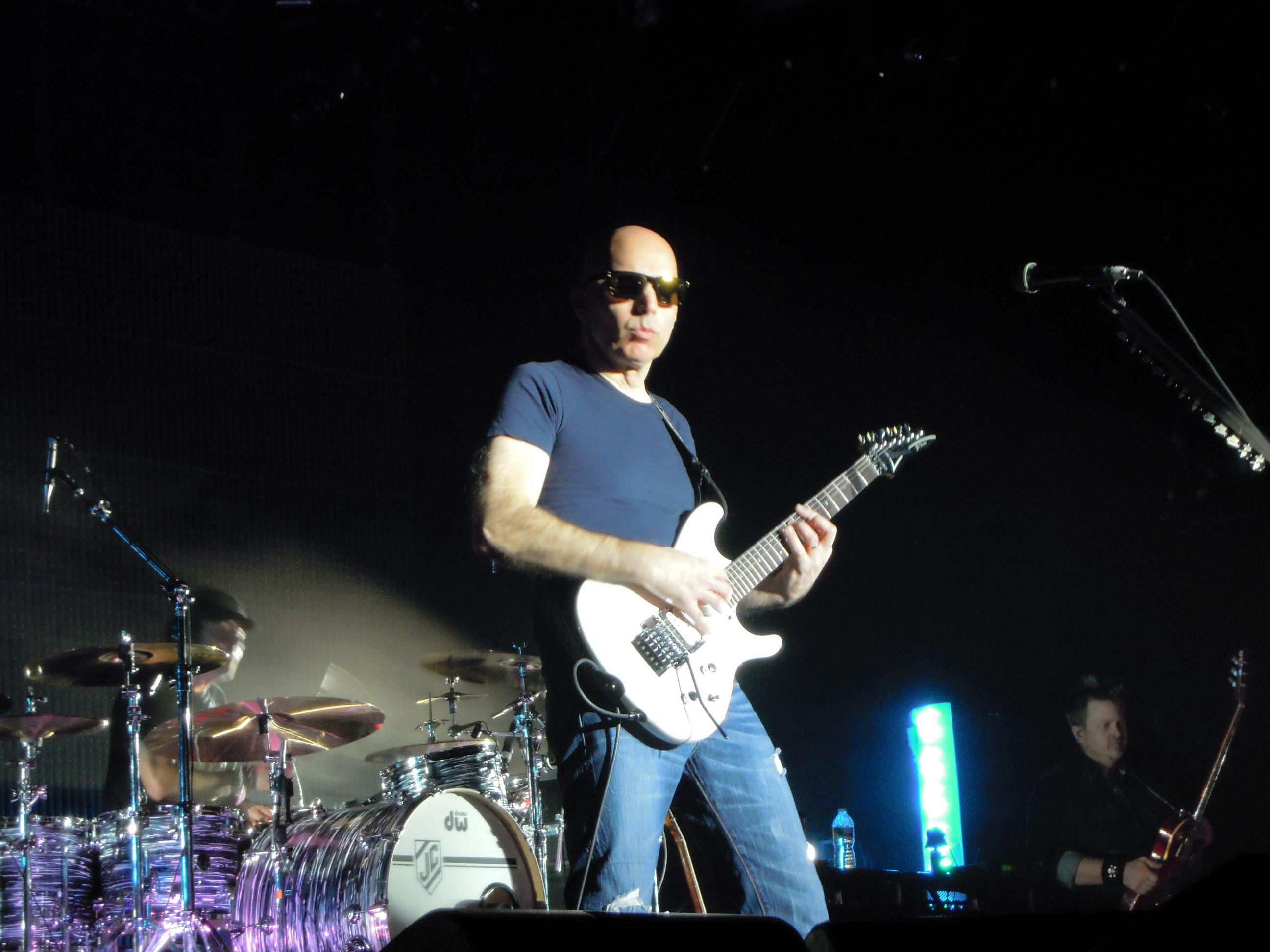 如何评价吉他手joesatriani