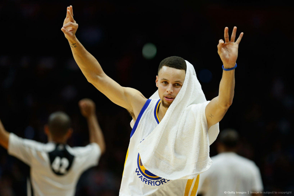 之前在微博上看过库里头披毛巾的图片美不可方物但是忘记保存了百度也