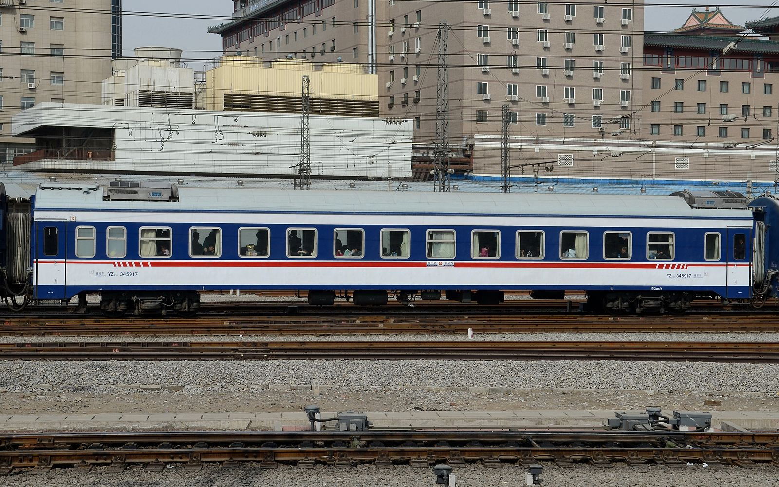 為什麼火車硬座車廂不關燈空調又開得那麼冷