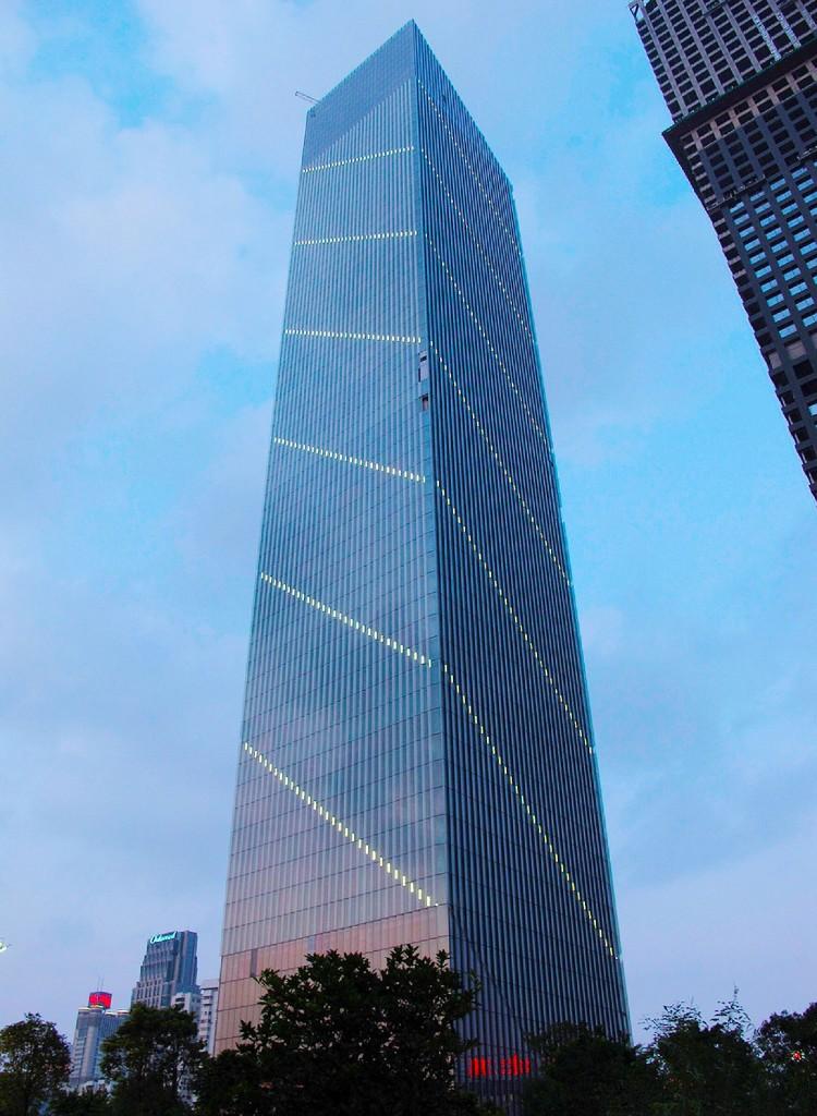 全封闭式的幕墙是如何实现的?