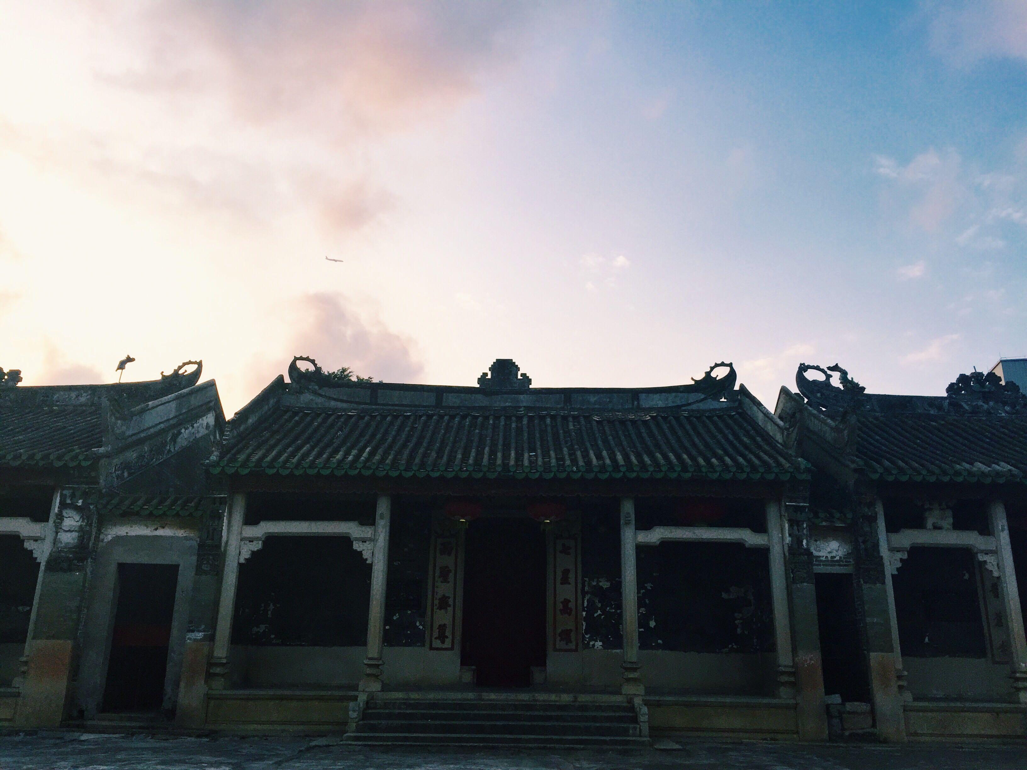 绕进大同路,惊喜地发现了唐家三庙.