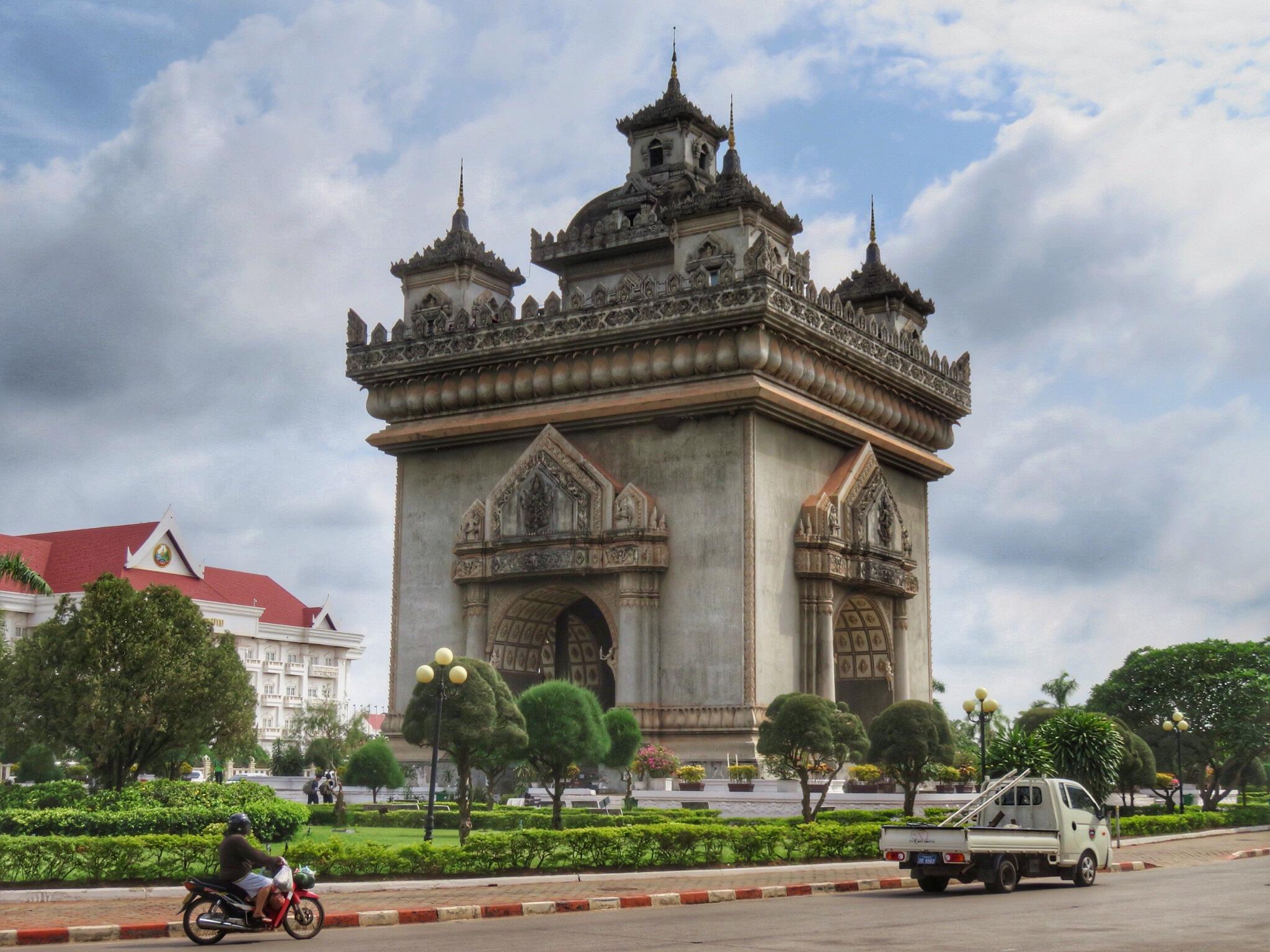 老挝川圹石缸平原申遗成功！成为老挝第三大世界文化遗产！__凤凰网
