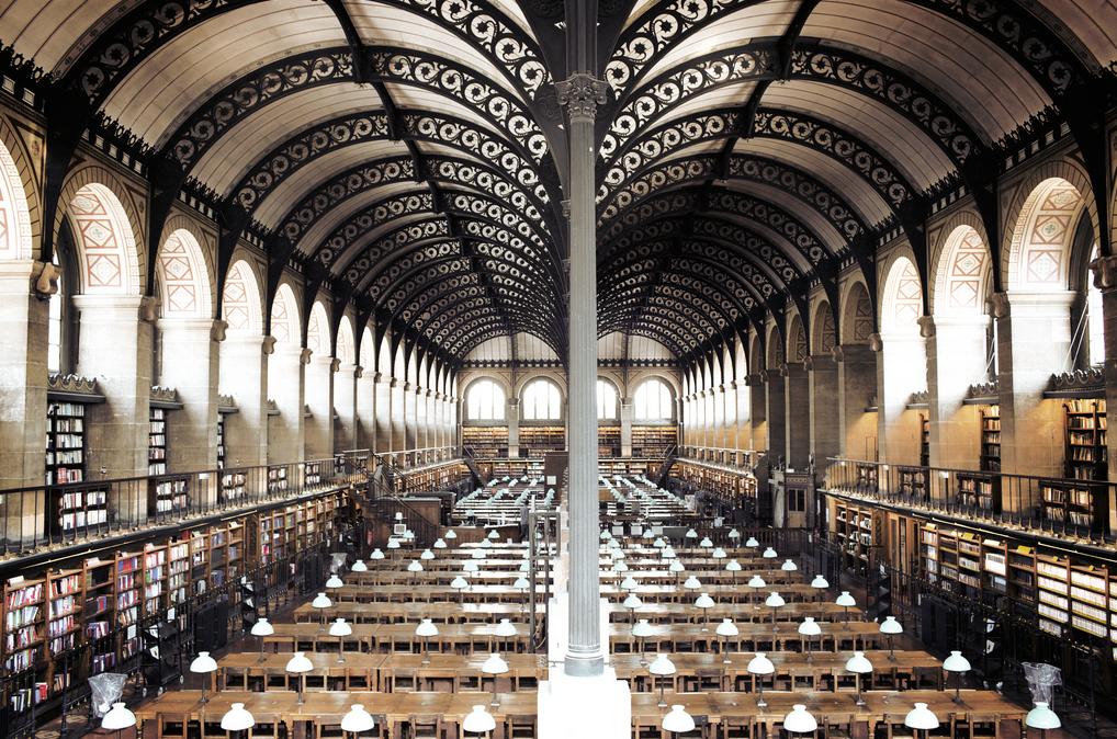 eve 和 前法国国家图书馆的labrouste大厅(salle labrouste)。神一样的结构