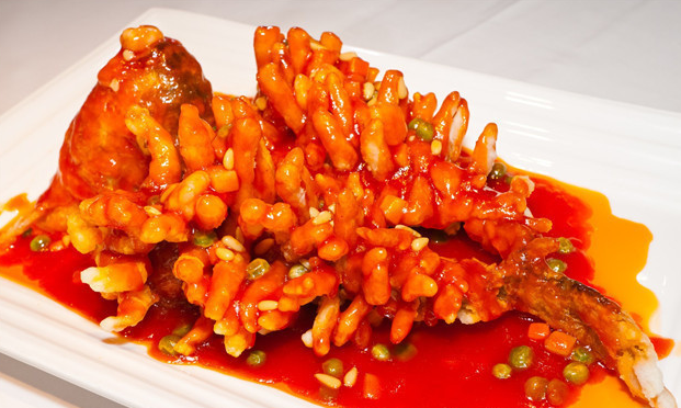 松子黄鱼头张尾巴翘浇汁吱吱叫