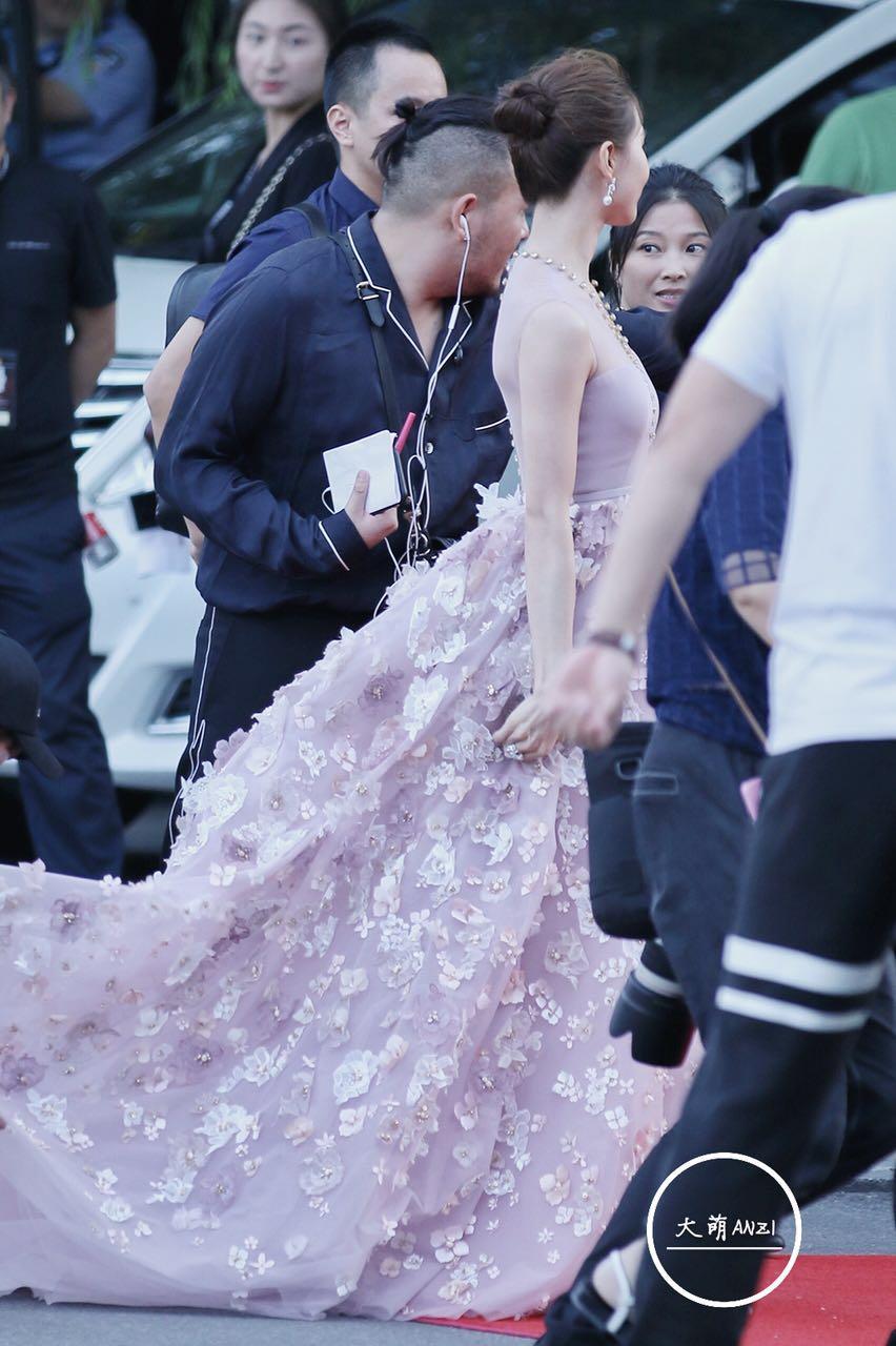 2016芭莎明星慈善夜刘亦菲杨幂刘诗诗你觉得谁最美