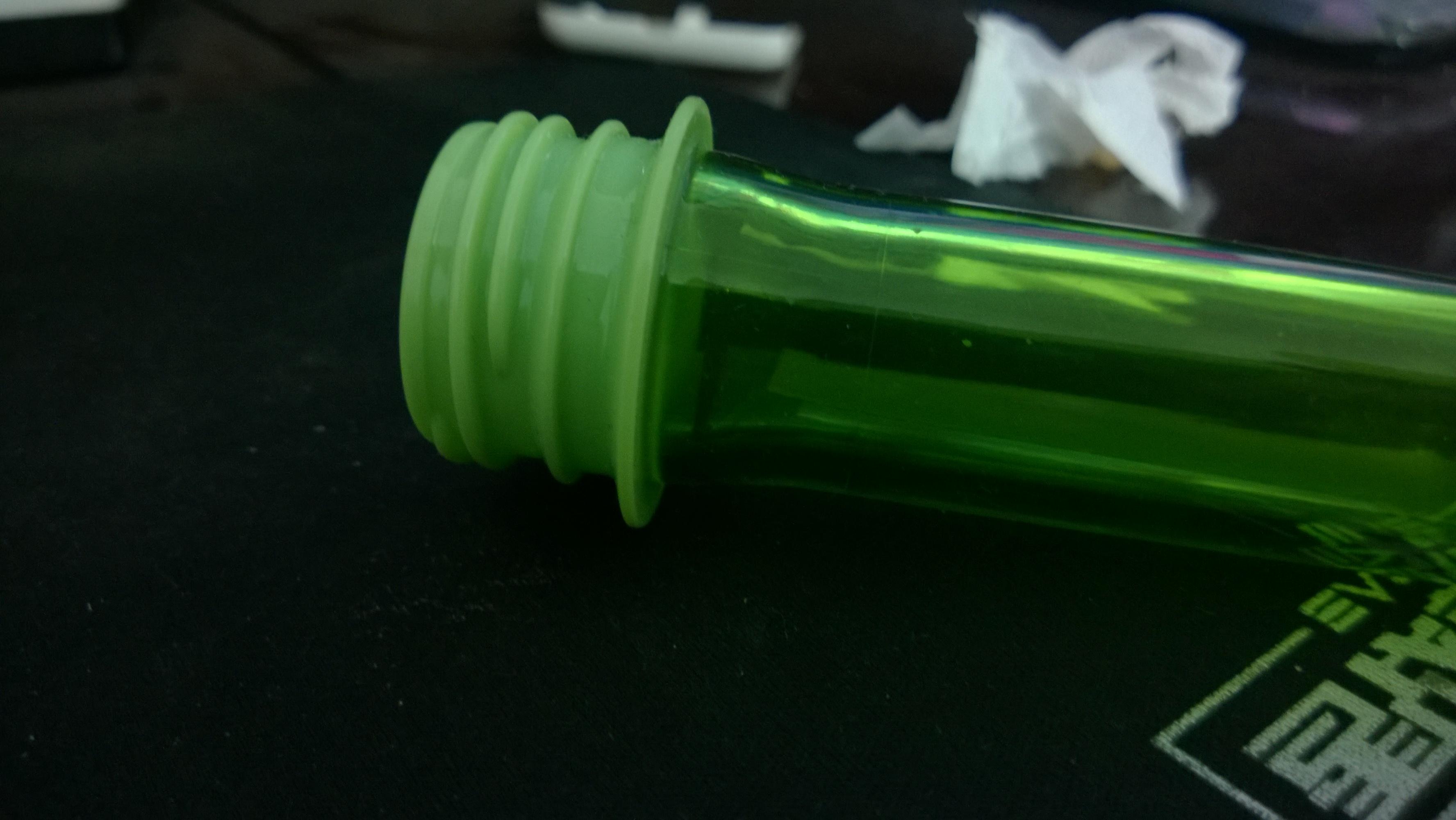 为什么统一绿茶的瓶口处不是透明的?