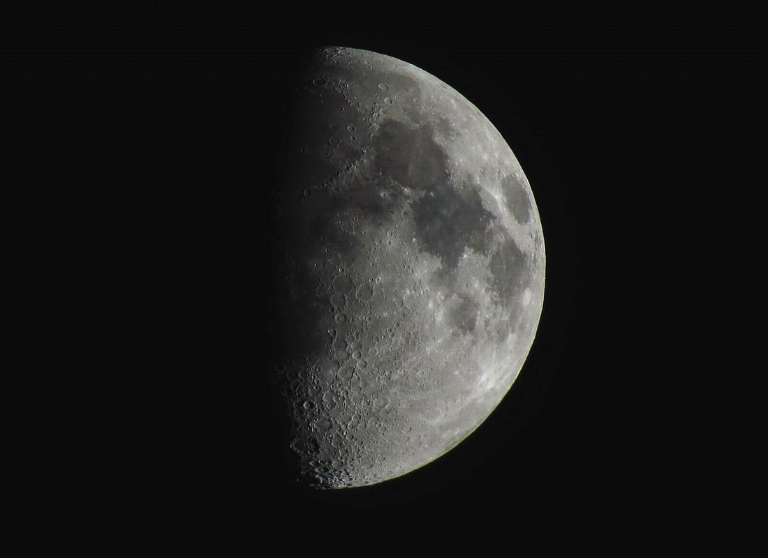 在索尼等厂商已经完全把微单带入APS-C画幅