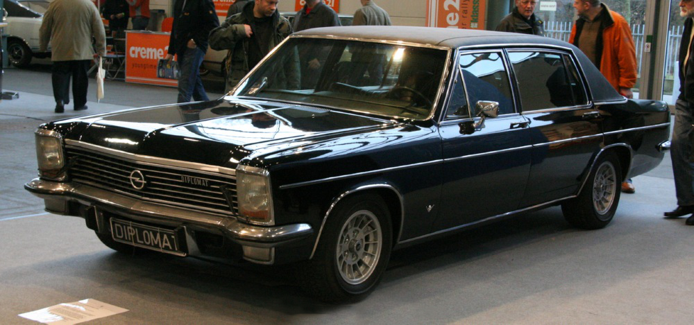 的第九代kapitan也是第一代kad,尺寸大小跟65年推出的奔驰w109s级相仿